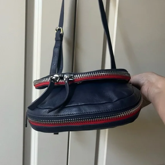 Like New Vince Camuto Navy Crossbody bag with red accents - Picture 4 of 9